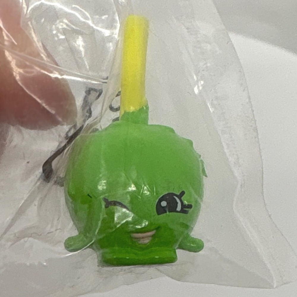 Moose Toys Shopkins Apple Blossom Green Fruit Charm Season 1 New